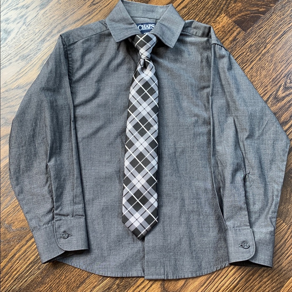 Like New Chaps Boys Gray Button Up Shirt and Clip on Tie Set- XXS (4-5)